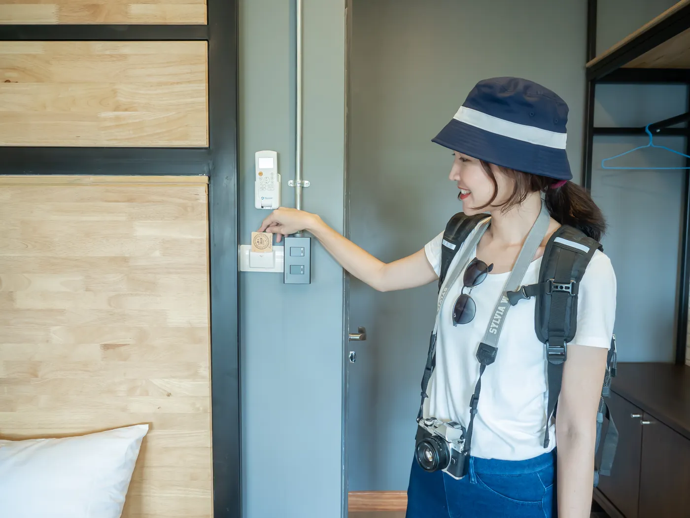 A guest opening the family room with her key card.